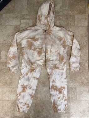 Vuori Beige and White Tie-Dye Zip Hoodie & Joggers
